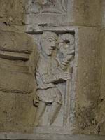 Lyon, Abbaye d'Ainay, Sculpture, Homme (1)